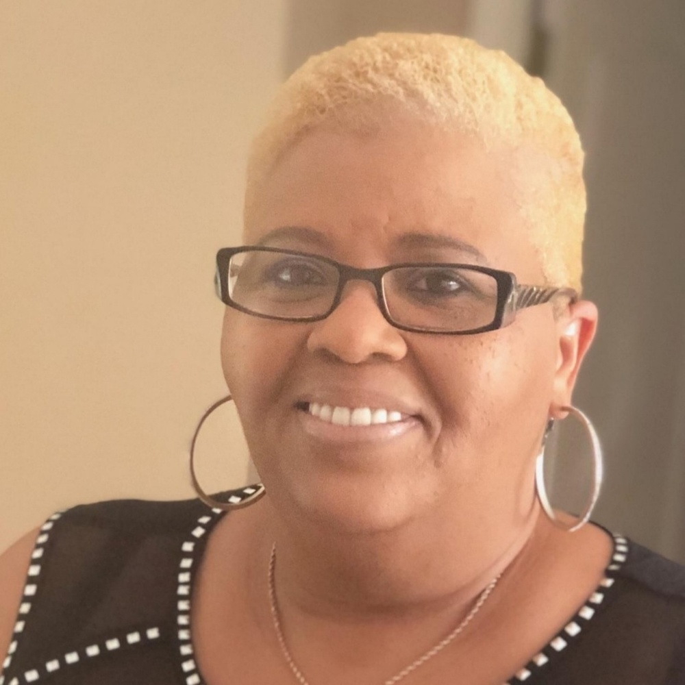 Meet your Posher, Yvette